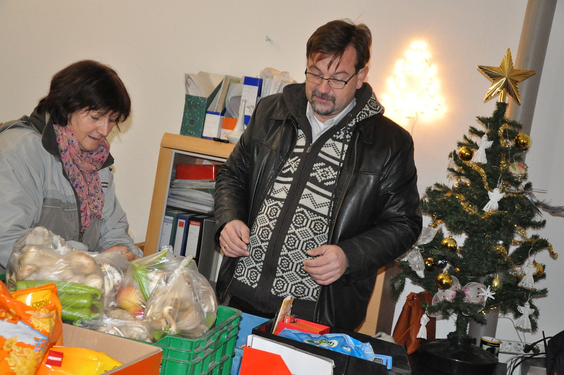 Élelmiszerosztás rászorulóknak a Smart Grant Alapítványnál